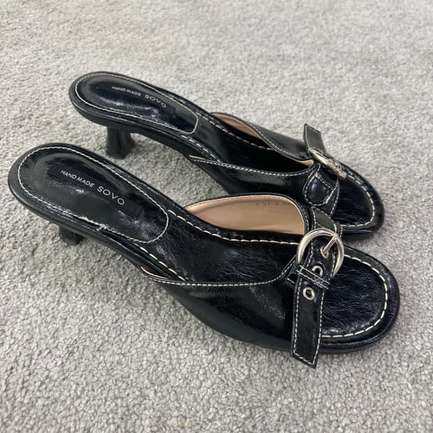 소보 폴리트 버클 슬리퍼 뮬 샌들힐 뮬힐