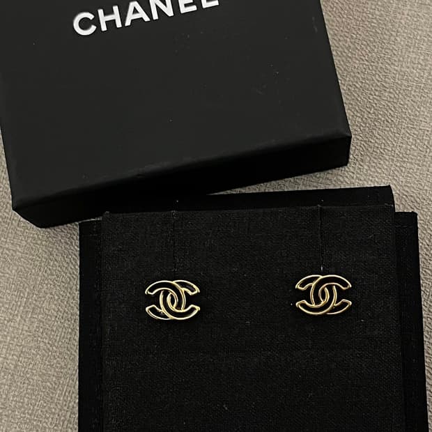 샤넬 정품 빈티지 업사이클링 블랙 메탈 귀걸이