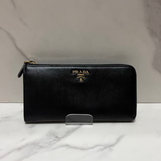 [정품] 프라다 사피아노 메탈로고 장지갑