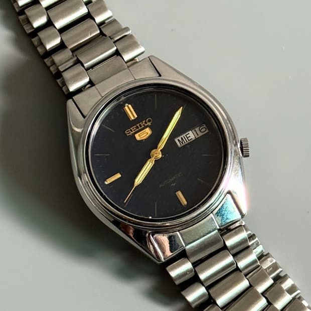 vintage SEIKO 5 Automatic metal watch