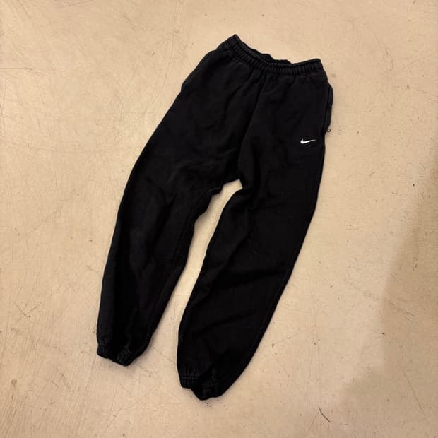 나이키 랩 스우시 블랙 스웻 조거 팬츠