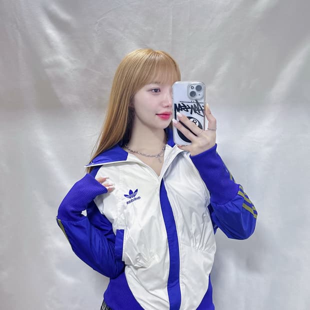 아디다스 화이트•블루 삼선 바람막이 