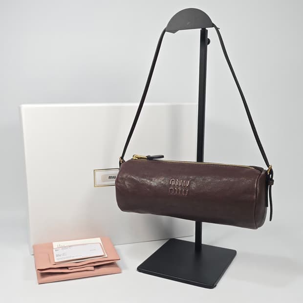 미우미우 나파 레더 파우치 숄더백