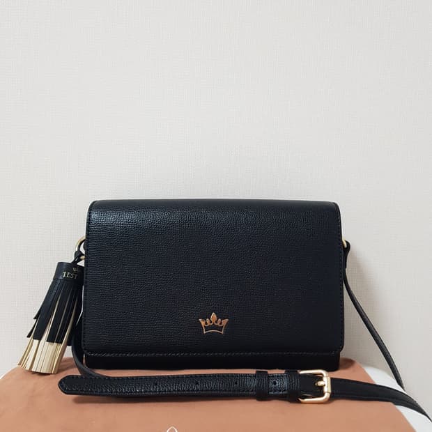 제이에스티나 테슬 크로스백 ㅡ 정품 