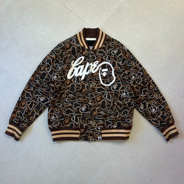 베이프 네온 카모 바시티 자켓