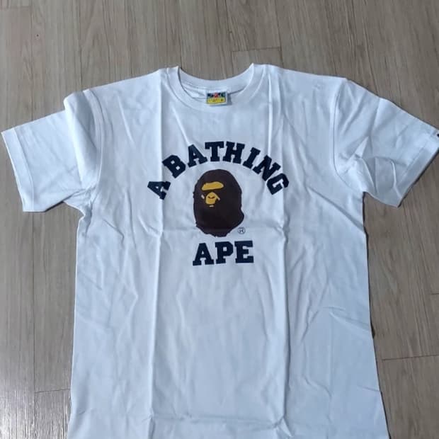 베이프 반팔티 화이트/블랙 새상품