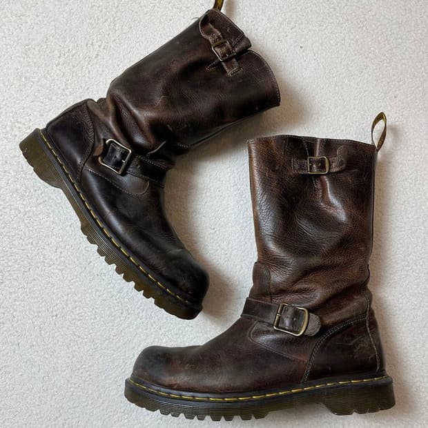닥터마틴 엔지니어드 웨스턴 가죽 부츠 A1841