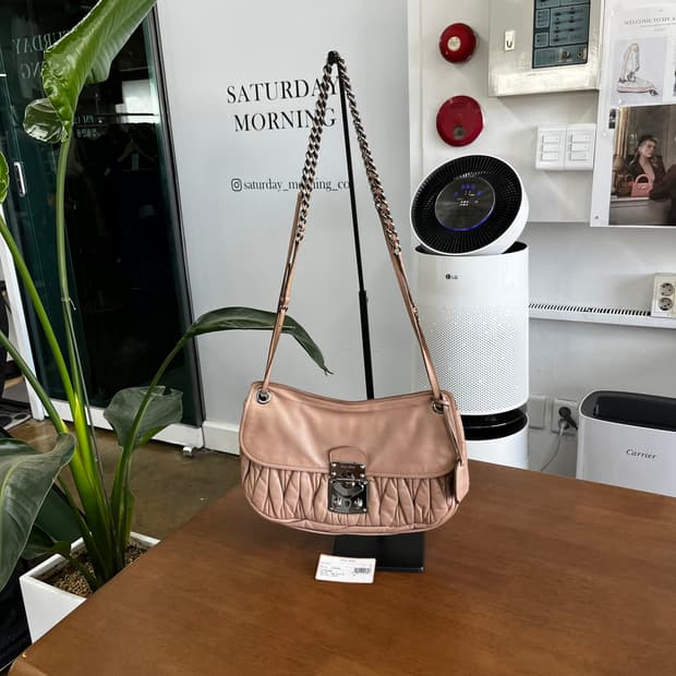 미우미우 마테라쎄 체인 숄더백