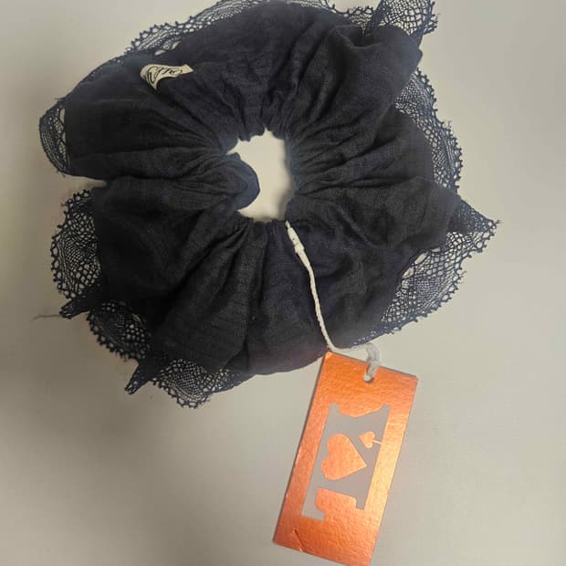 ylyl navy lace scrunchy 