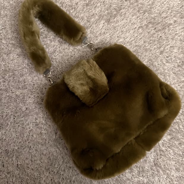 소프트서울 퍼 숄더백