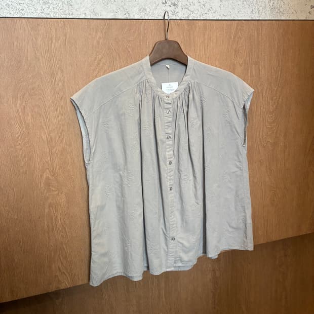빈티지 플라워 자수 반팔 블라우스 헨리넥 루즈핏 그레이 k61