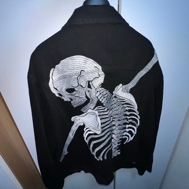라퍼 스켈레톤 자수 데님 자켓
