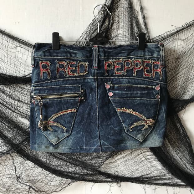 Red pepper patch zipper detailed denim s