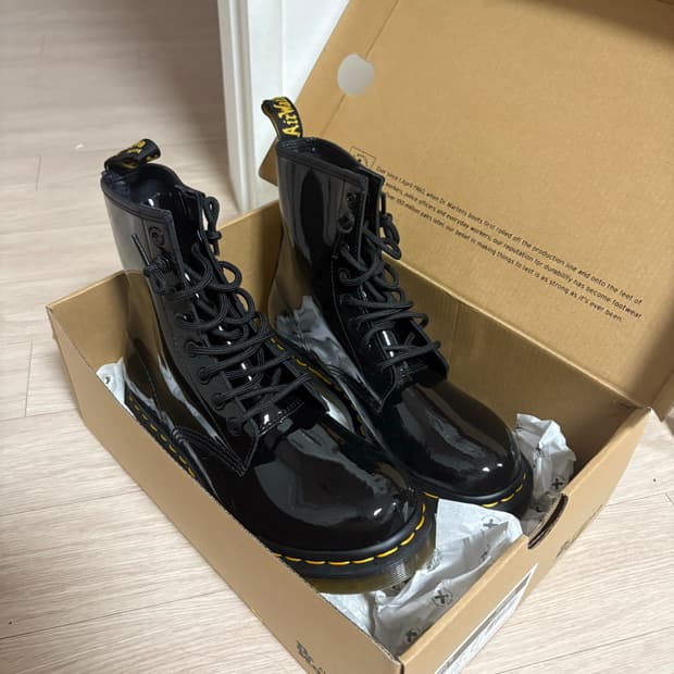 닥터마틴 페이턴트 black patent lamper