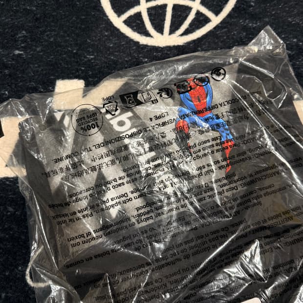 슈프림 스파이더맨 티셔츠 블랙 26SS 새상품 L