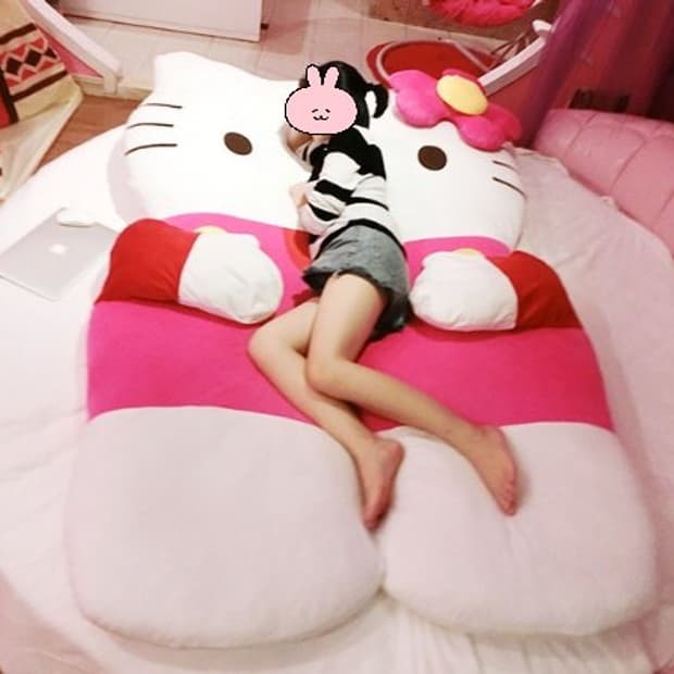 [직거래만] 빈티지 초대형 헬로키티 침대쿠션매트