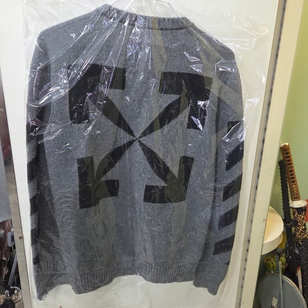 오프화이트 애로우 니트