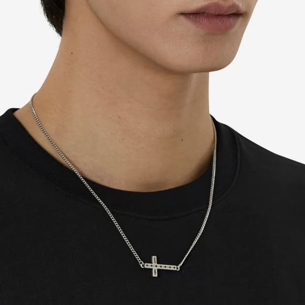 오와이 레이다운 크로스 목걸이