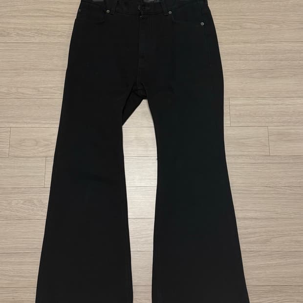 발렌시아가 부츠컷 진