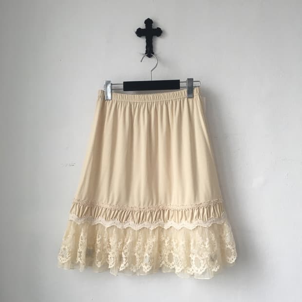 Lace point midi skirt