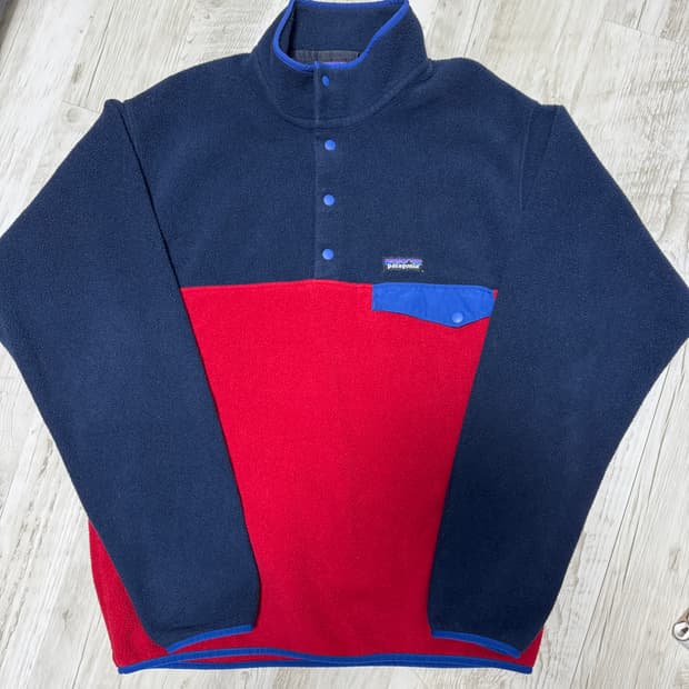 파타고니아 신칠라 켄달제너 17년도 동일모델 M사이즈