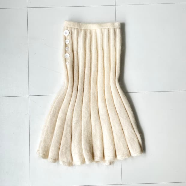 Hairy button knit skirt