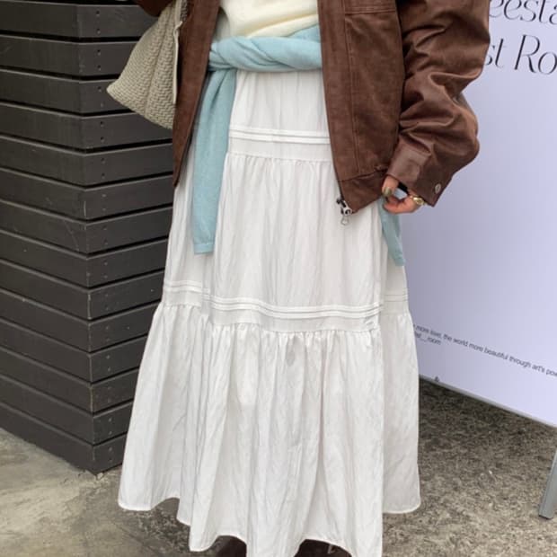 화이트 롱 스커트