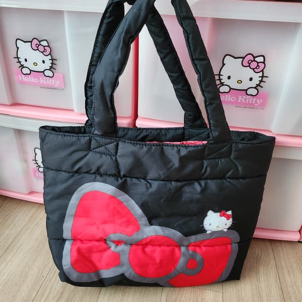 헬로키티 블랙 퀼팅 토트백 45주년 기념가방
