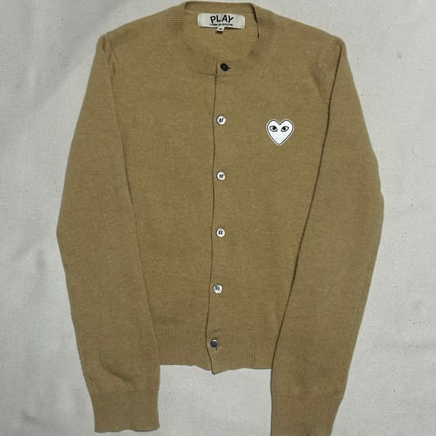 🫶🏻 꼼데가르송 여성용 화이트 하트 와펜 가디건 🫶🏻