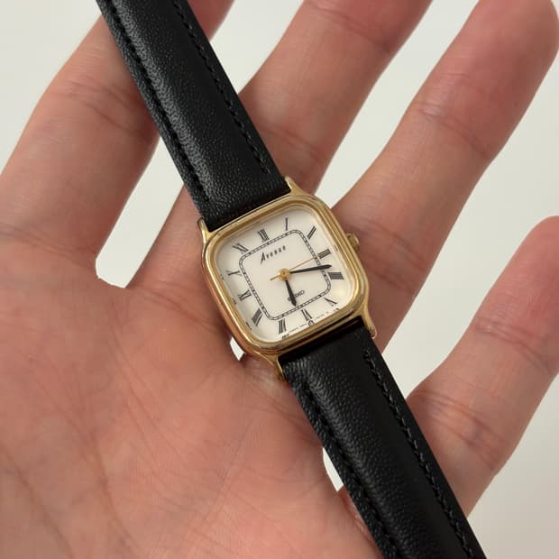 1980s Avenue Gold Square Ladies Quartz