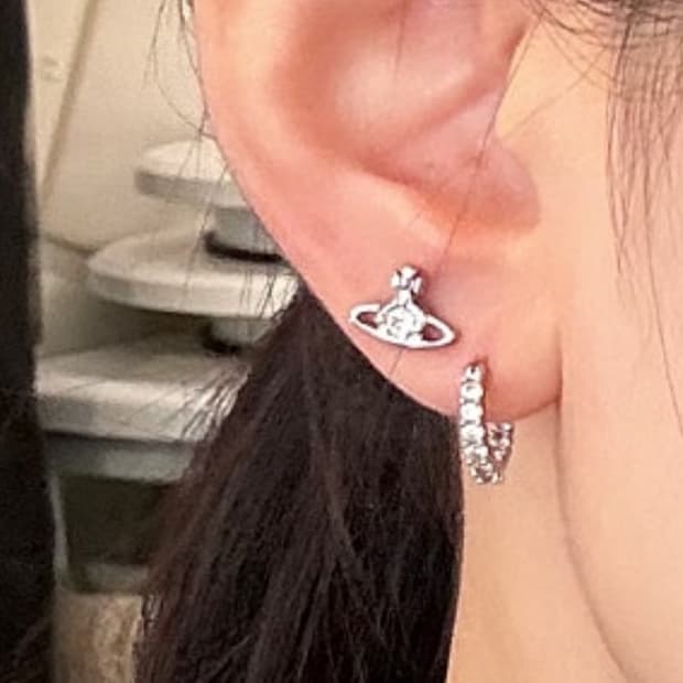 비비안웨스트우드 이어링 새상품 크림구매