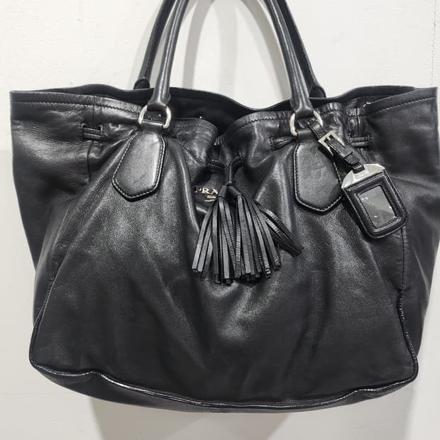 프라다 블랙 레더 토트백 정품