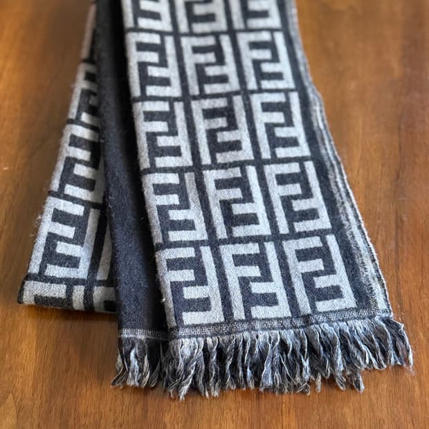 FENDI 펜디 주카 울 양면 머플러