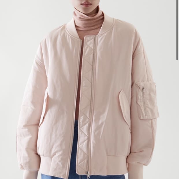 COS 코스 딸기우유 봄버 자켓 L사이즈(105-110사이즈)