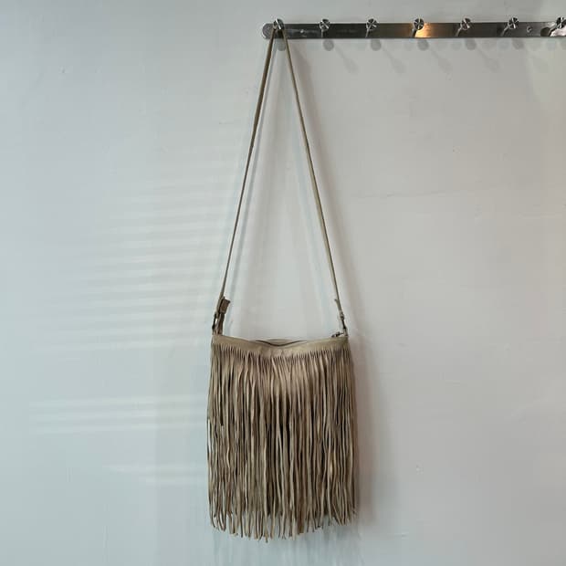 프린지 디테일 크로스백