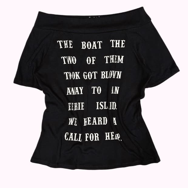 lettering off-shoulder crop t-shirt