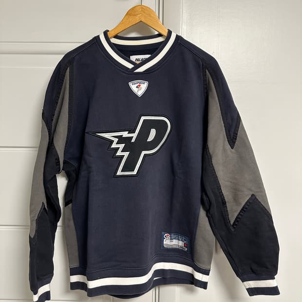 팔라스 볼트 크루넥 그레이 블랙 맨투맨 21FW 자수