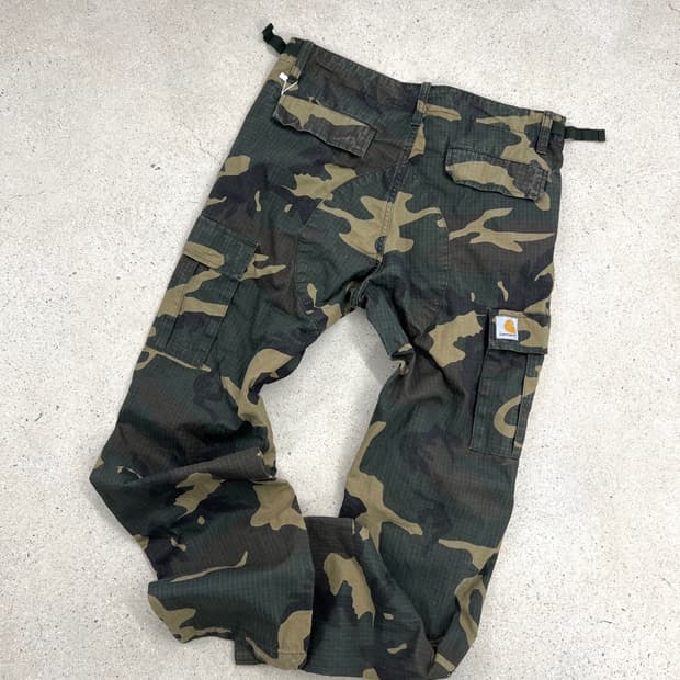칼하트 WIP 에비에이션 카모 팬츠 