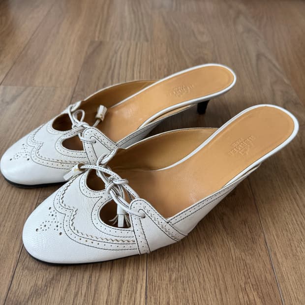 [에르메스] 화이트 브로그 뮬 키튼힐 38