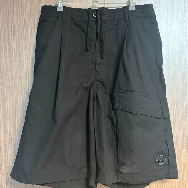 cp company 렌즈 와펜 카고 버뮤다팬츠 52