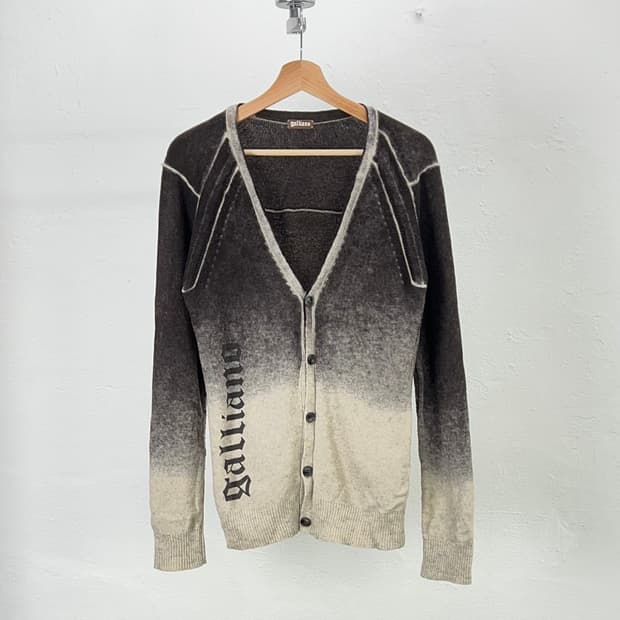 존 갈리아노 옴브레 그라데이션 브이넥 니트 가디건