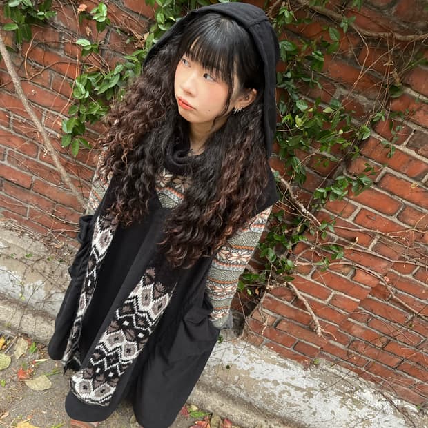 데일리무드 블랙 코듀로이 후드 원피스