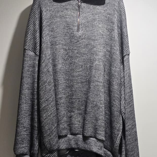 그레이 오버핏 반집업 니트