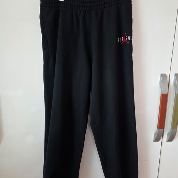 슈프림 x 조던 스웨트팬츠 블랙