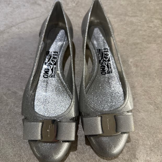 페라가모 젤리슈즈 7사이즈