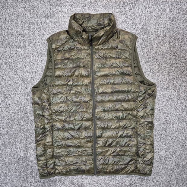 유니클로 남성 카모 경량 패딩 조끼 XL