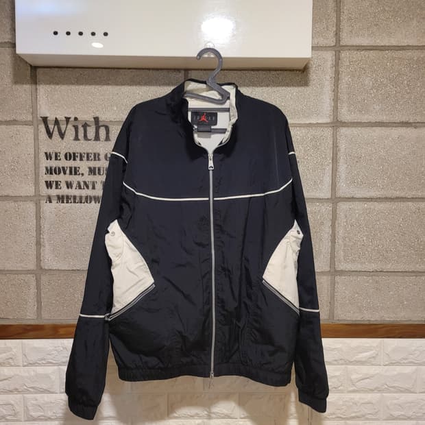 나이키 조던 에센셜 바람막이 100