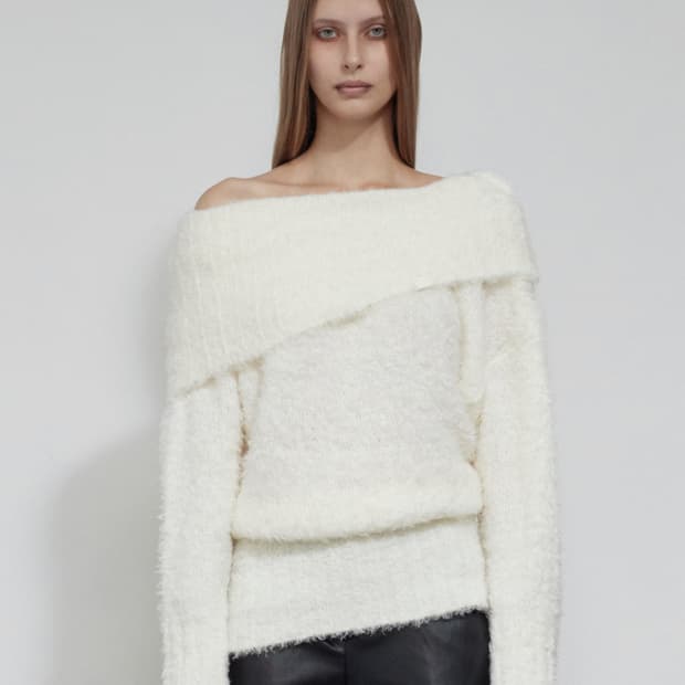 보헴서 오프숄더 부클 니트 아이보리(화이트)