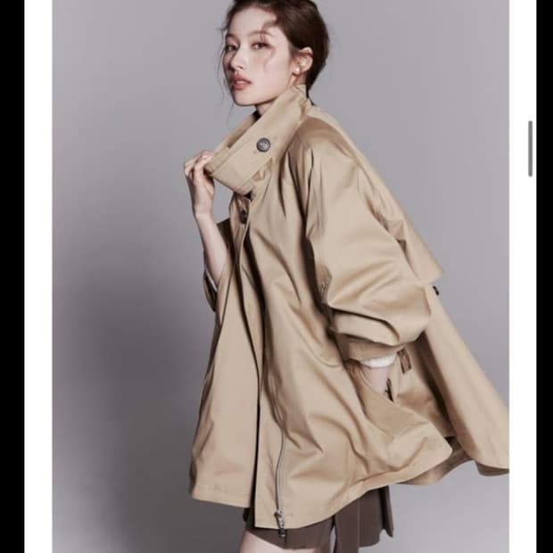 르니나 사나 착용 트렌치 스윙자켓