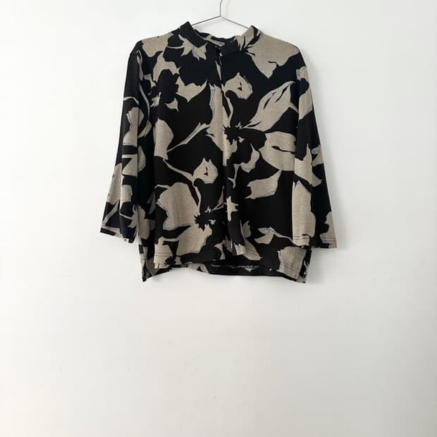 Flower leaf glittery top